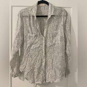 Bella Dahl, Black and White V neck button blouse, Small